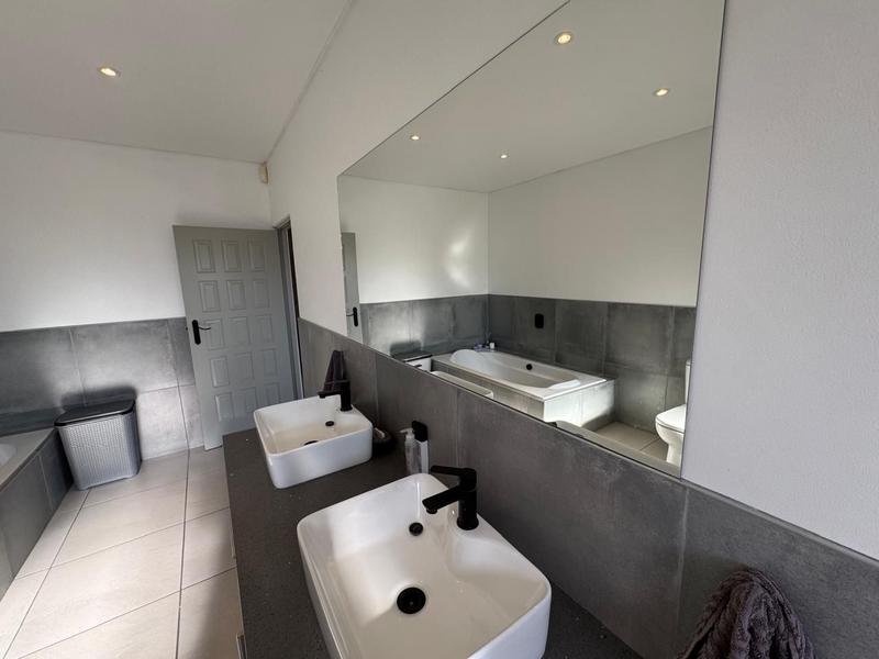 4 Bedroom Property for Sale in Num Num Cape Estate Western Cape
